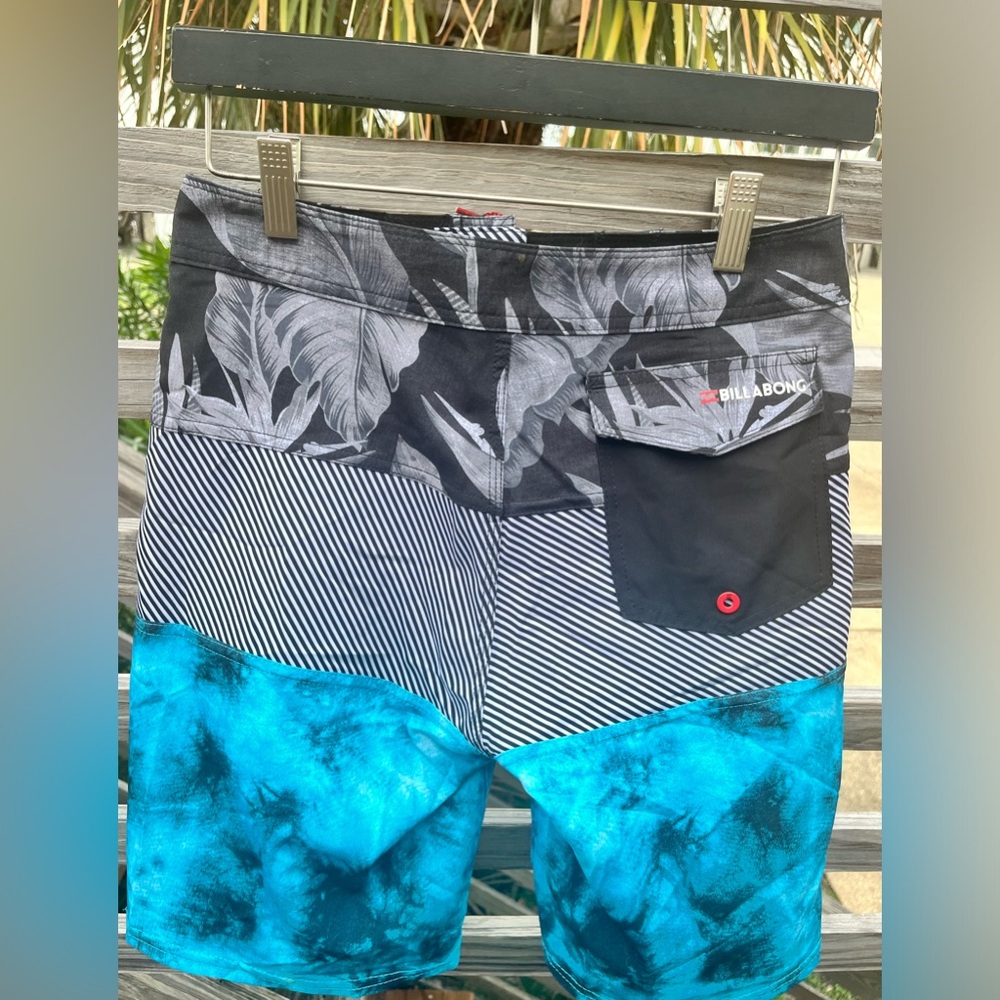Billabong platinum X boys board shorts